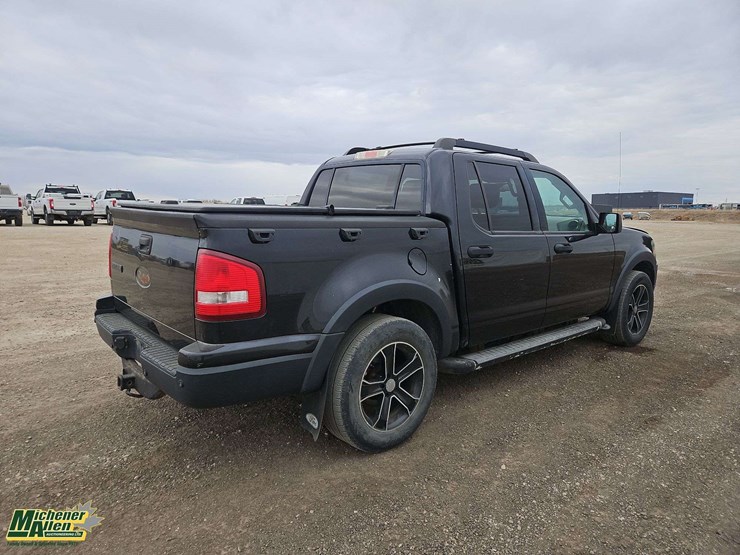 ford-explorer-sport-trac-image-4
