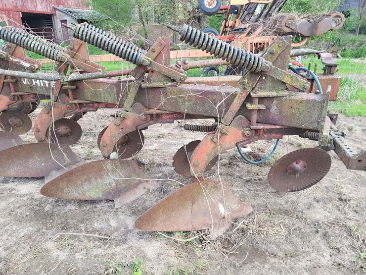 white-6-bottom-moldboard-plow-image-11