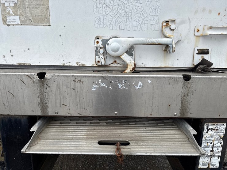 2004-international-durastar-4300-image-7