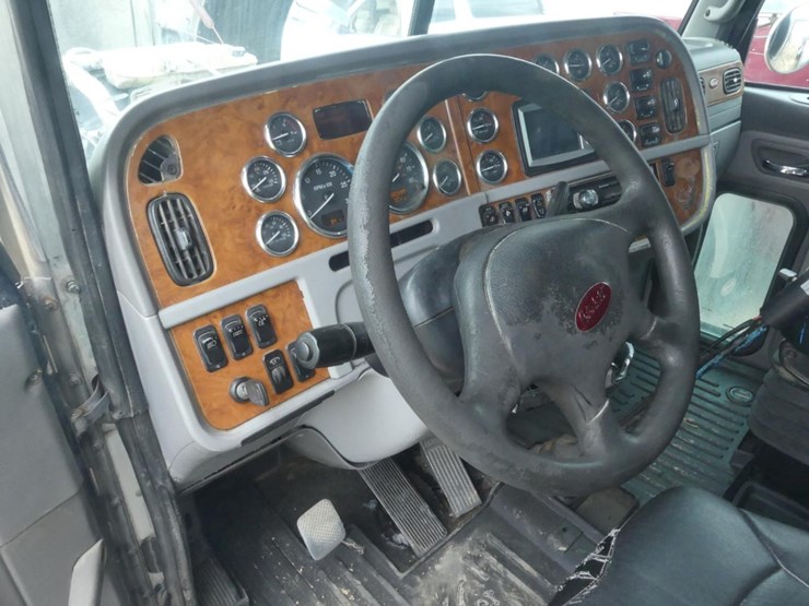 2008-peterbilt-389-image-16