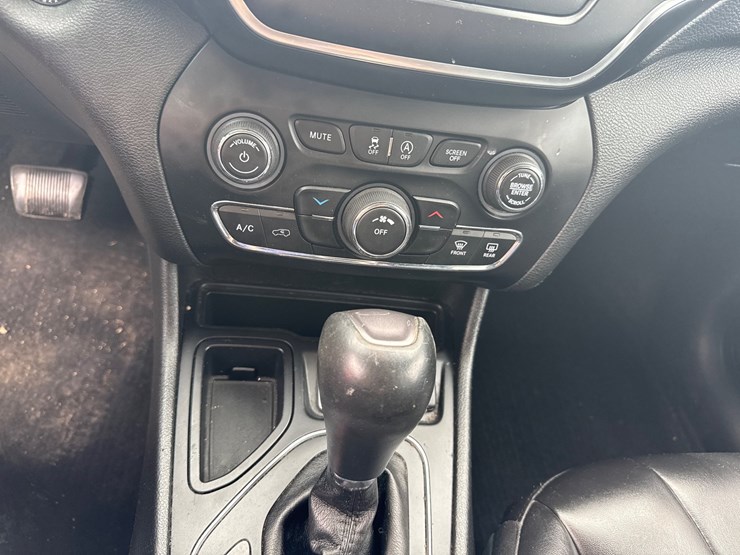 2019-jeep-cherokee-image-24