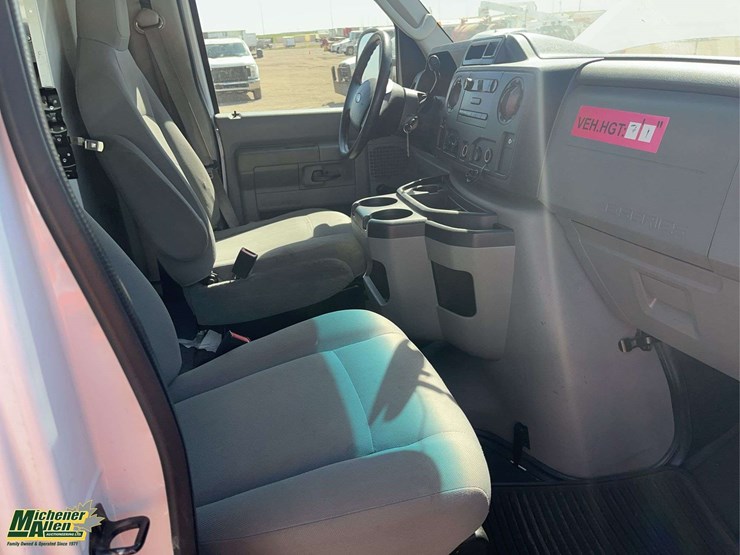 2012-ford-cargo-image-16