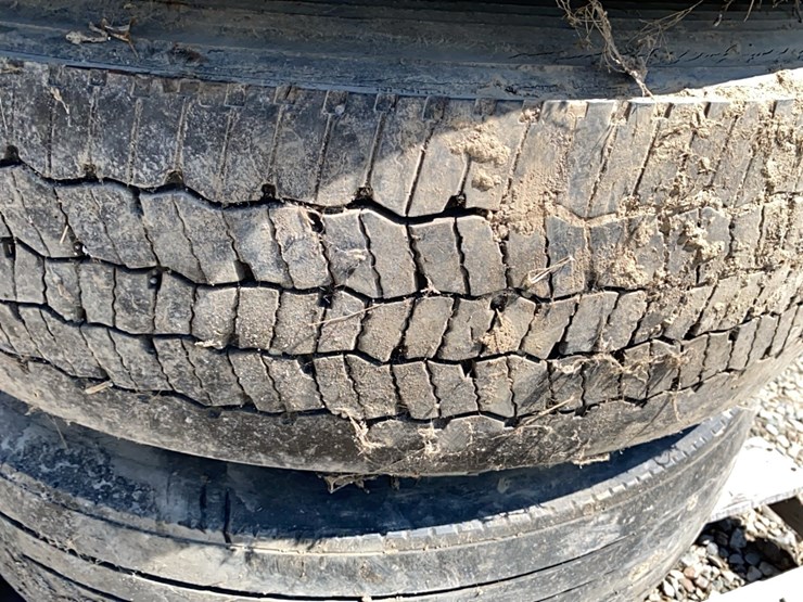 4---295/75r22.5-rims-and-tires-image-9