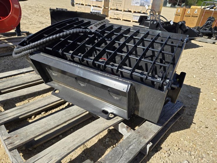 #681-•-new-sdlanch-mini-skid-steer-mixing-bucket-image-3
