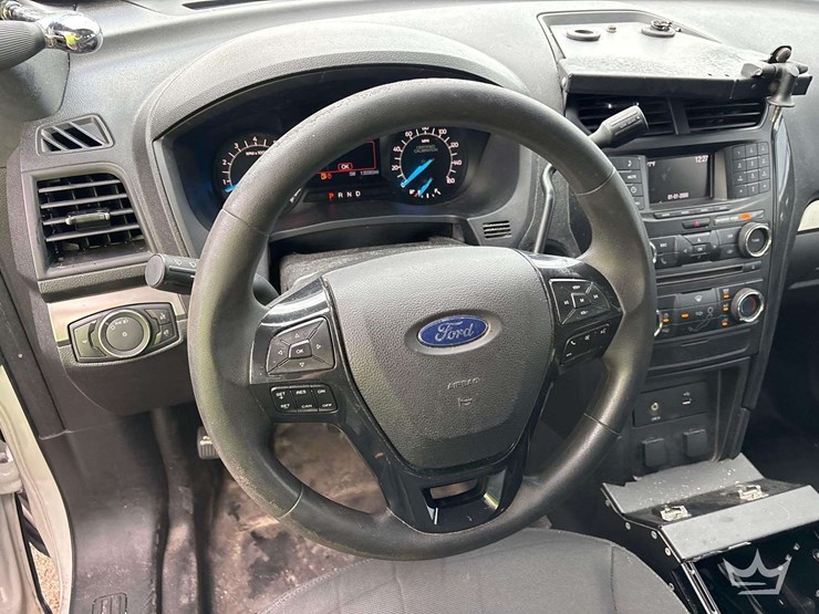 2017-ford-explorer-image-13