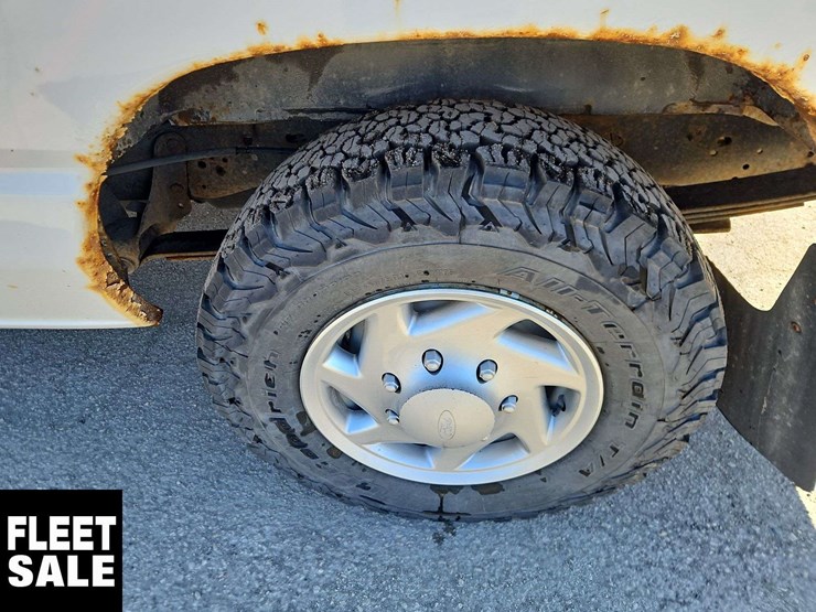 2014-ford-cargo-image-10