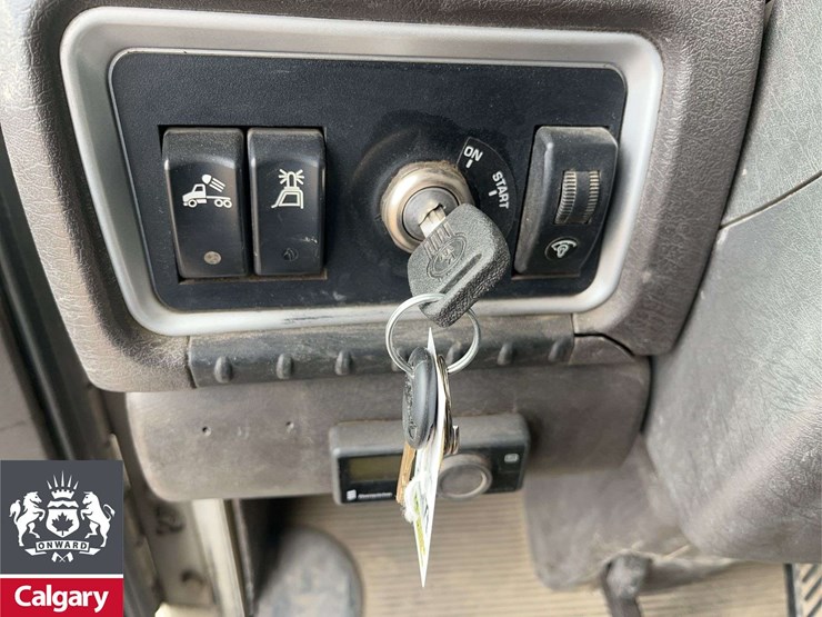 2014-kenworth-t800-image-16