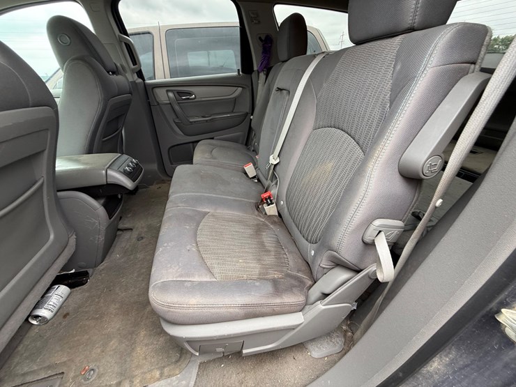 2013-chevrolet-traverse-image-21