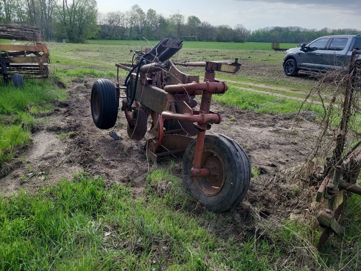 white-6-bottom-moldboard-plow-image-4