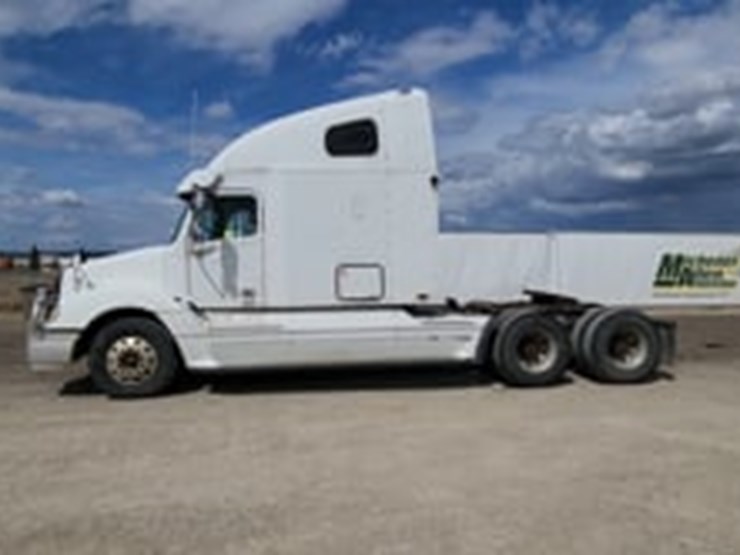 2005-freightliner-columbia-120-image-5
