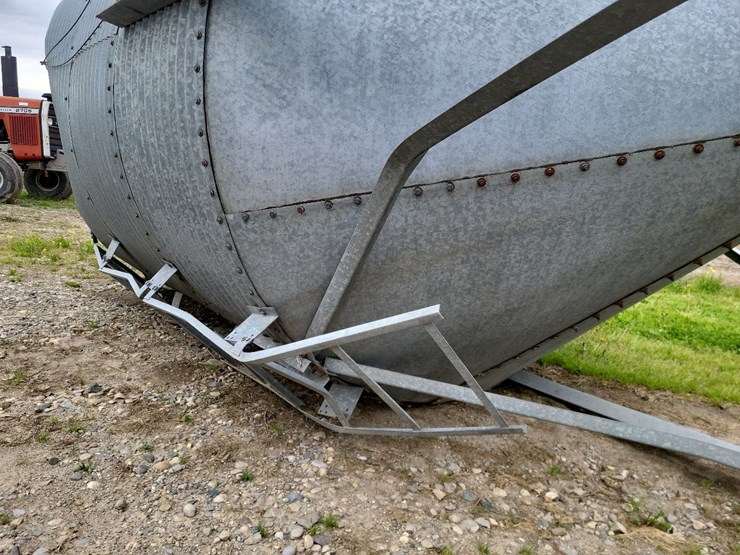feed-bin-w/stand-image-12