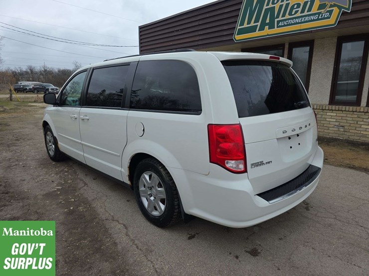 2011-dodge-grand-caravan-image-4