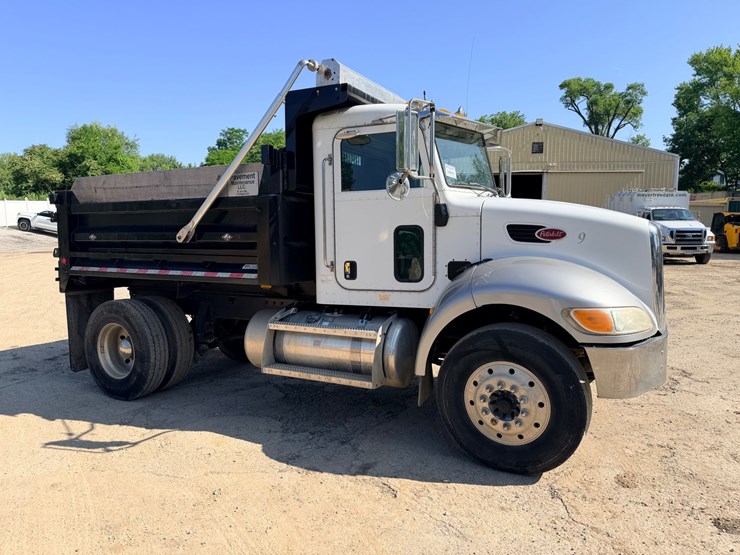2006-peterbilt-335-image-13