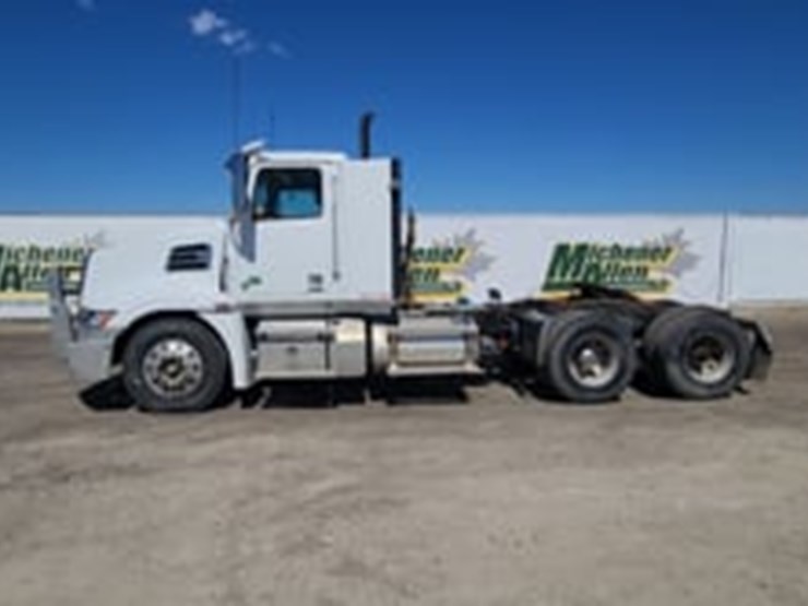 2021-western-star-5700xe-image-5