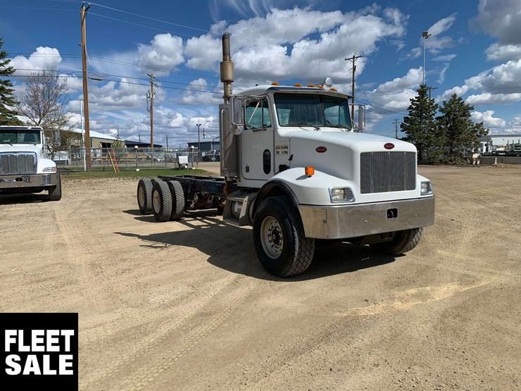 2004-peterbilt-330-image-2