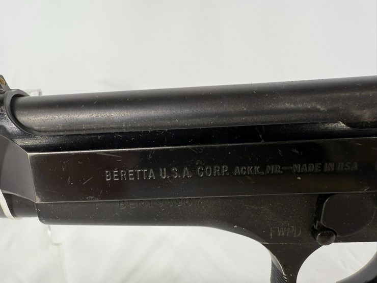 #12-•-beretta-96d-40-pistol-ber195967-image-9