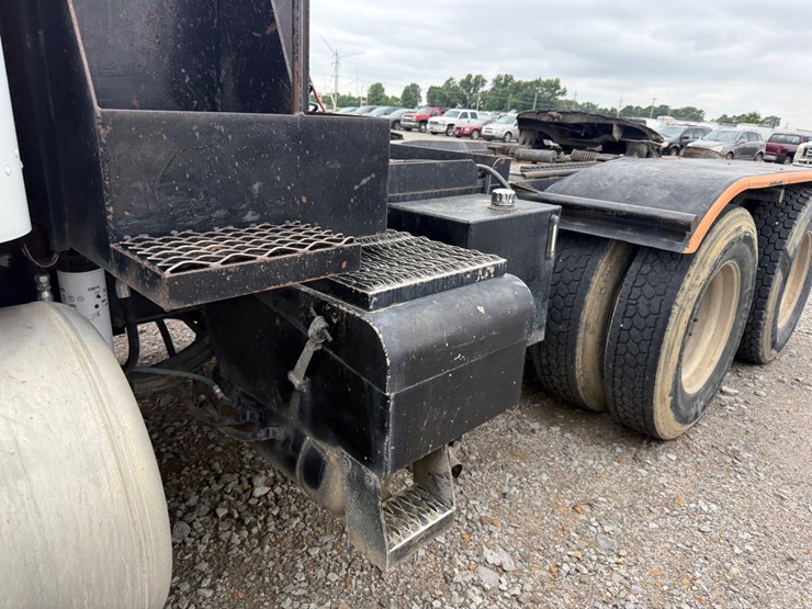 peterbilt-357-image-34