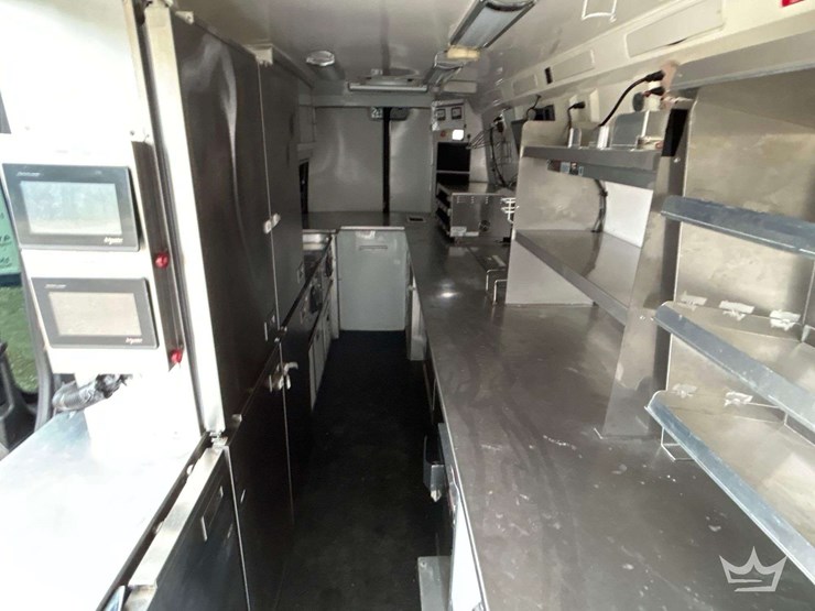 2021-mercedes-benz-sprinter-4500-image-24