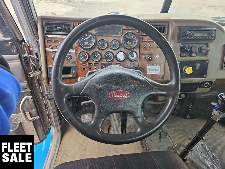 2003-peterbilt-330-image-24
