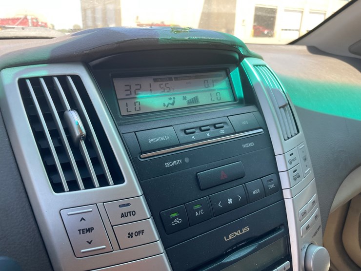2004-lexus-rx330-image-38