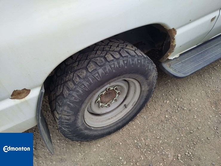 2013-ford-cargo-image-26