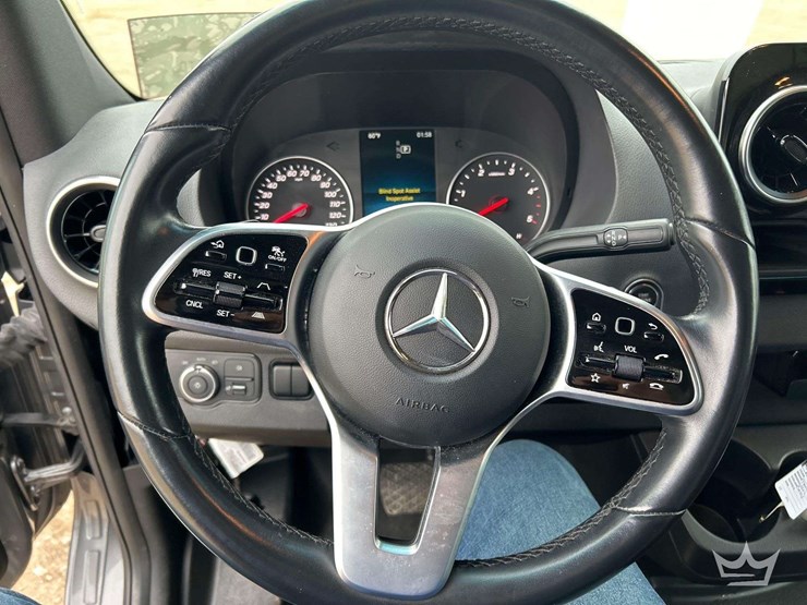 2021-mercedes-benz-sprinter-4500-image-15