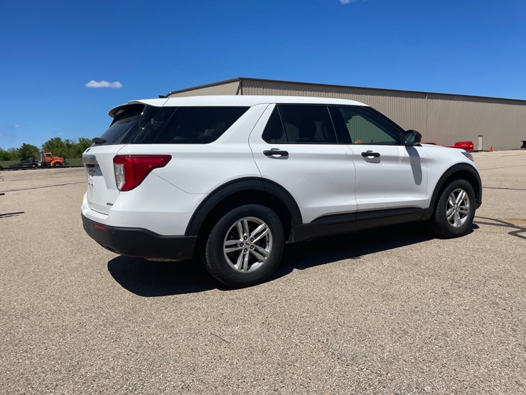 2022-ford-explorer-image-5