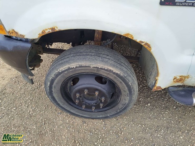 2003-ford-f550-image-25