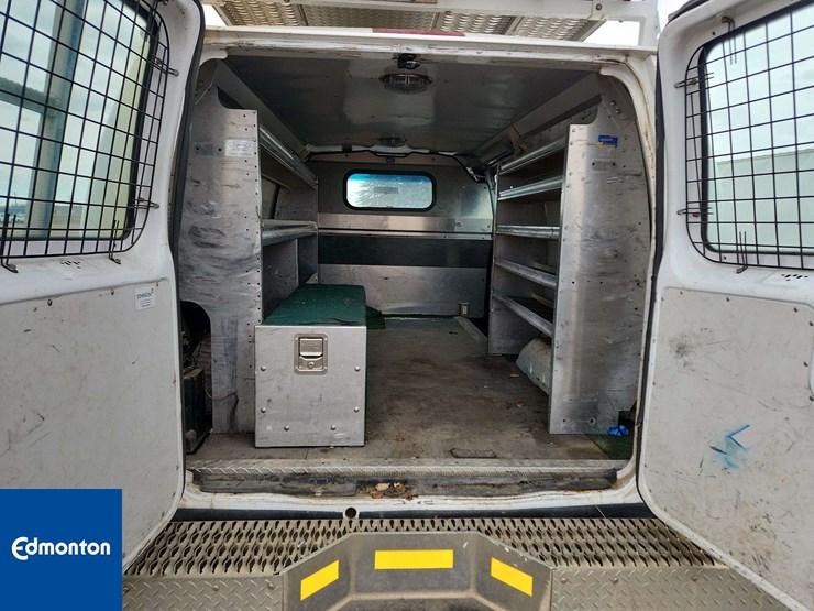 2010-ford-cargo-image-22
