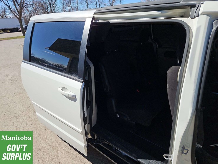 2012-dodge-grand-caravan-se-image-32