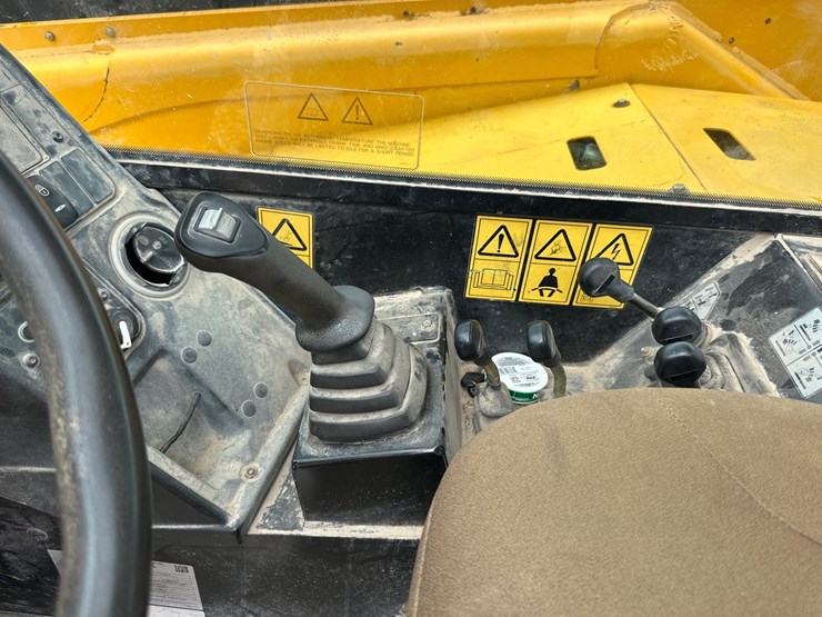 2016-jcb-512-56-image-11