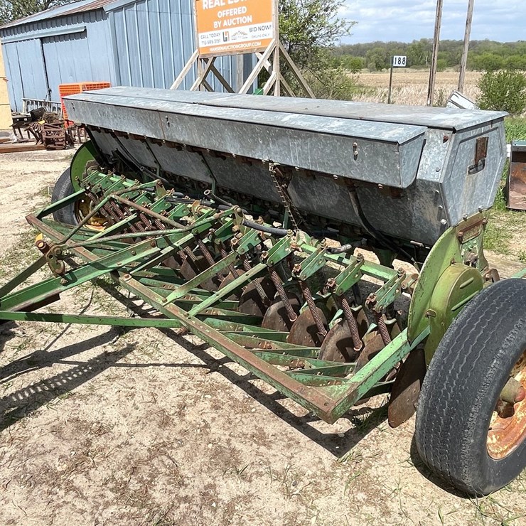 JOHN DEERE 8