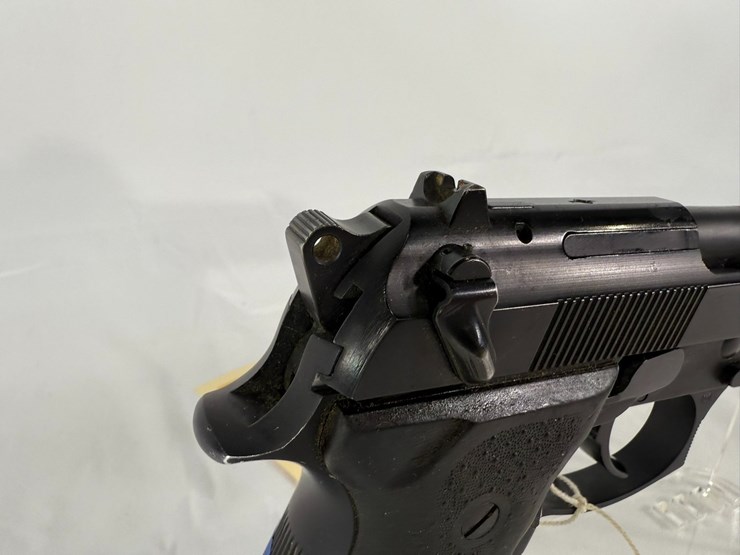 #42-•-beretta-96-40-pistol-ber000470-image-14