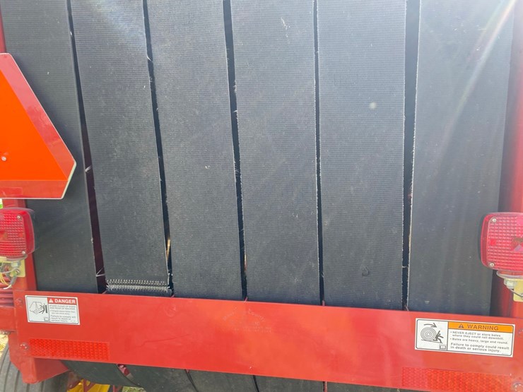 new-holand-7050-4x4-rd-baler-image-28
