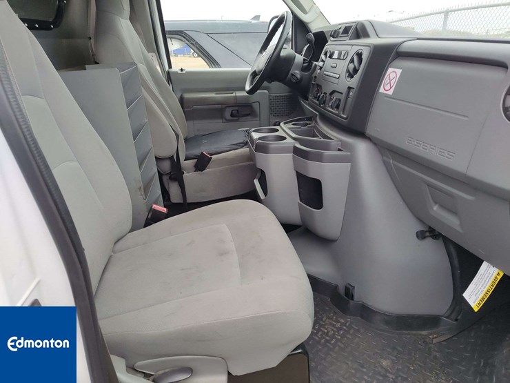 2013-ford-cargo-image-20