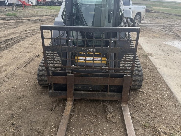 2021-new-holland-c332-image-8