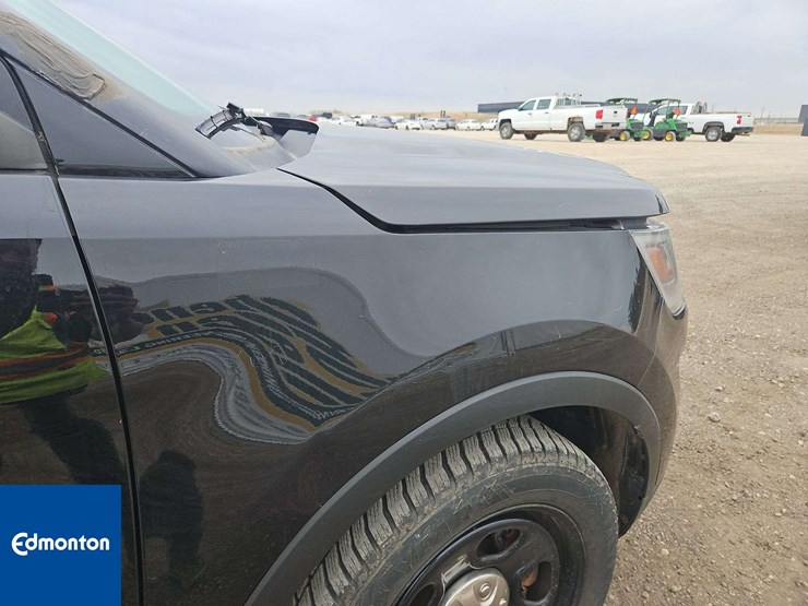 2019-ford-explorer-image-21