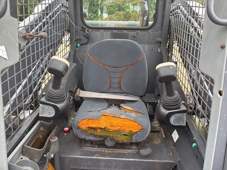 new-holland-c238-image-5