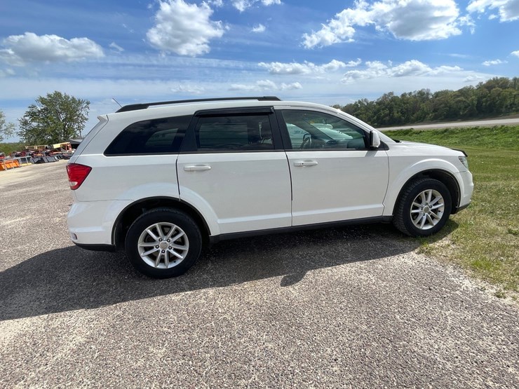 2013-dodge-journey-sxt-image-8