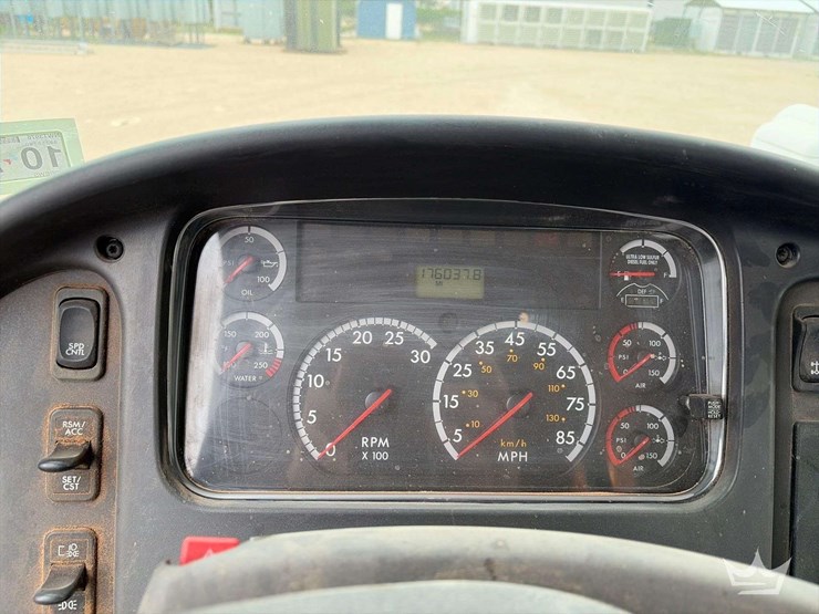 freightliner-m2-106-image-37