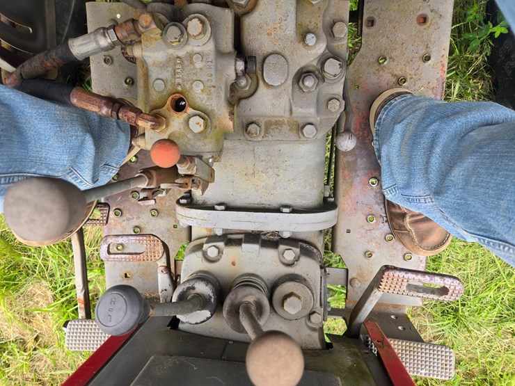 massey-ferguson-175-image-30