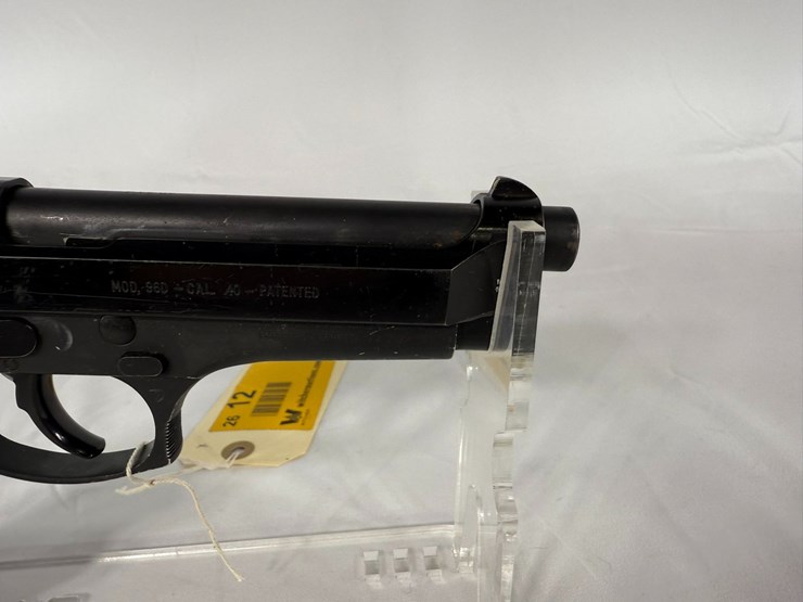 #12-•-beretta-96d-40-pistol-ber195967-image-17