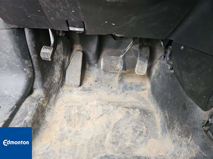 2019-ford-explorer-image-33