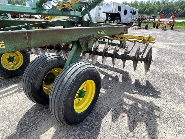 john-deere-220-image-27
