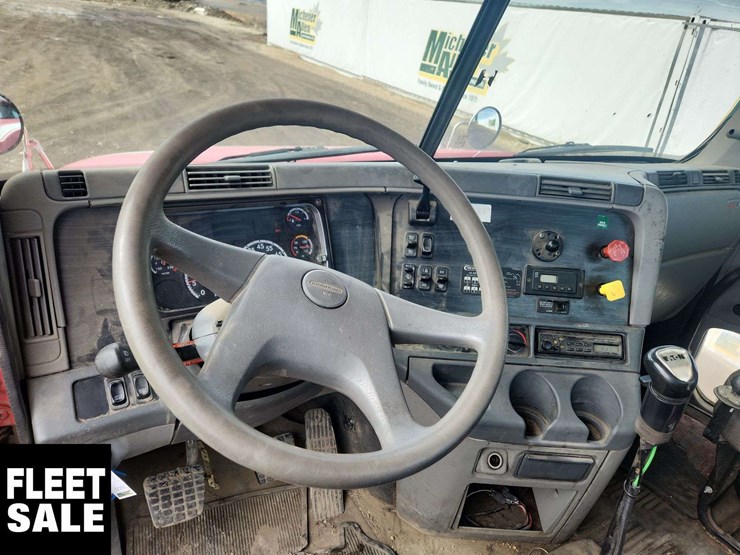 2005-freightliner-columbia-120-image-13