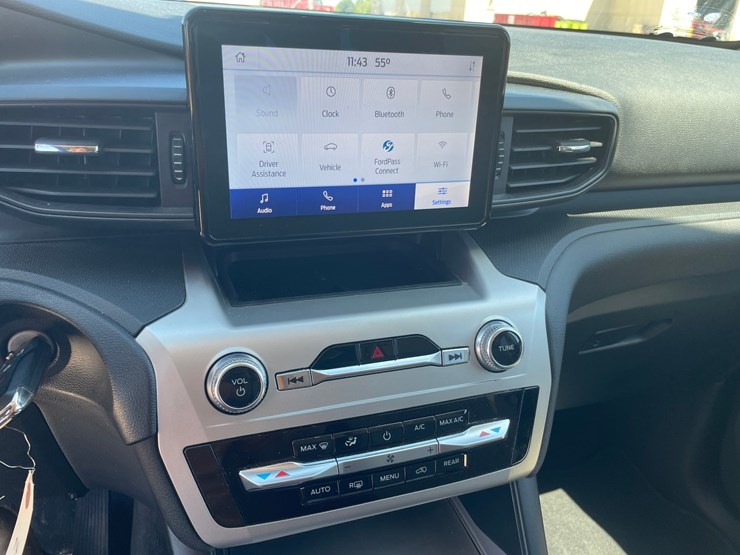 2022-ford-explorer-image-28
