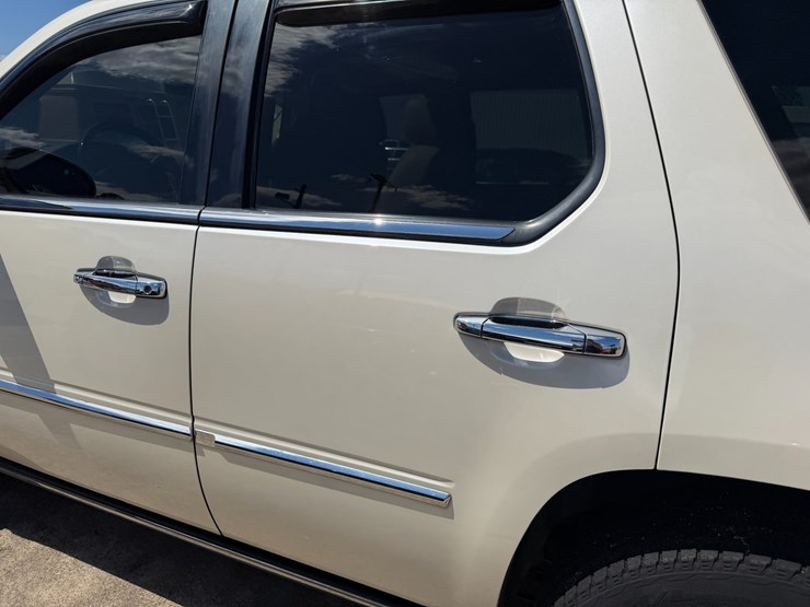 2007-cadillac-escalade-image-28