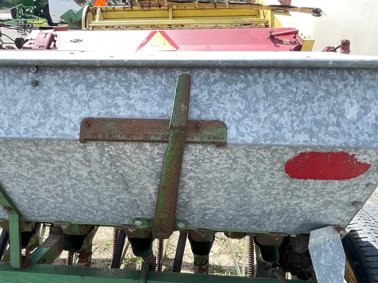 john-deere-8-image-18