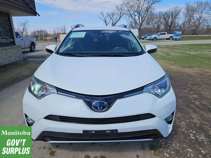 2017-toyota-rav4-image-3