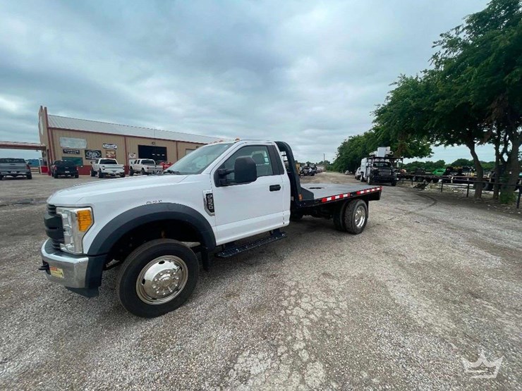 2017-ford-f550-image-1